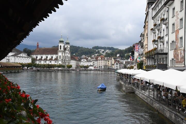 One-Day Private Car Tour: Lucerne, Interlaken, Lauterbrunnen & Thun photo 4