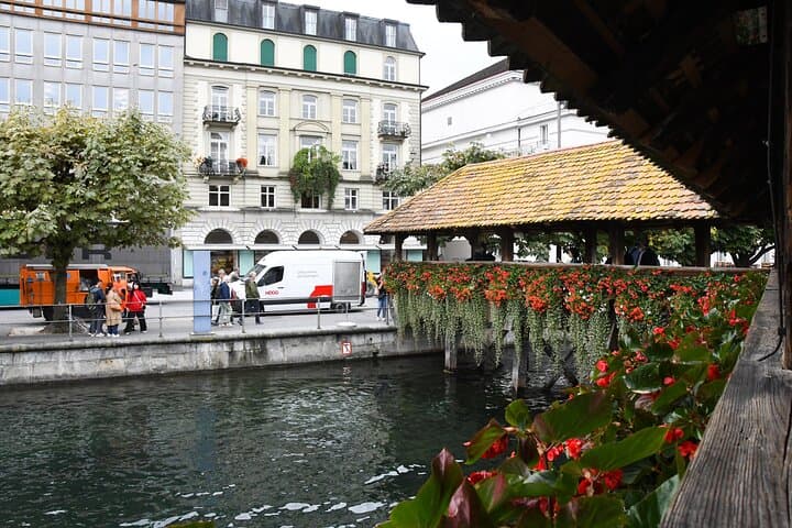 One-Day Private Car Tour: Lucerne, Interlaken, Lauterbrunnen & Thun photo 3