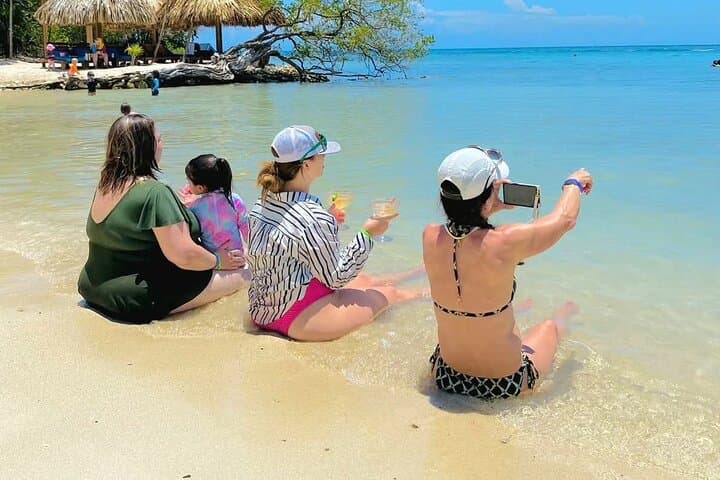 Family-Friendly Sloth, Macaw & Iguana Tour with Brady's Cay Beach photo 6