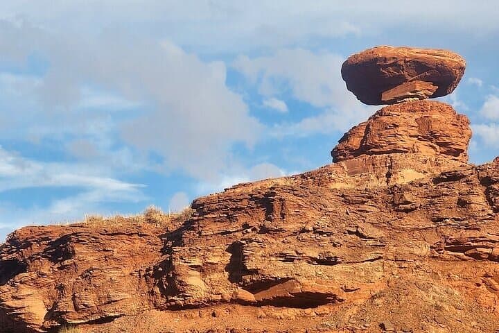 Road to Monument Valley: Self-Guided Audio Driving Tour Along the San Juan Cliffs