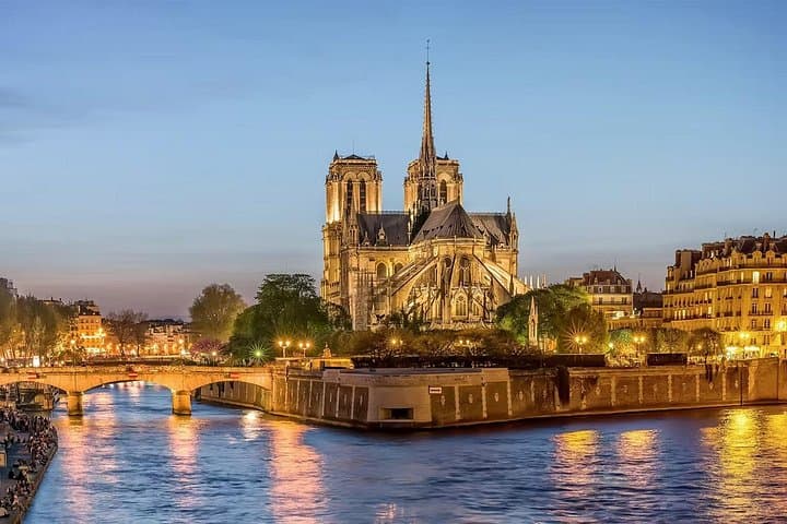 Paris Illuminated Seine Cruise: 1-Hour Evening Boat Tour from the Eiffel Tower photo 3