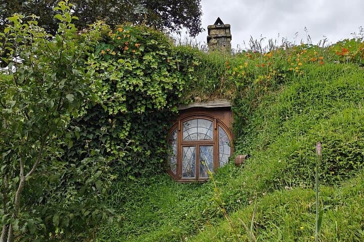 Hobbiton Day Tour from Auckland: Guided Movie Set Visit with Lunch photo 6