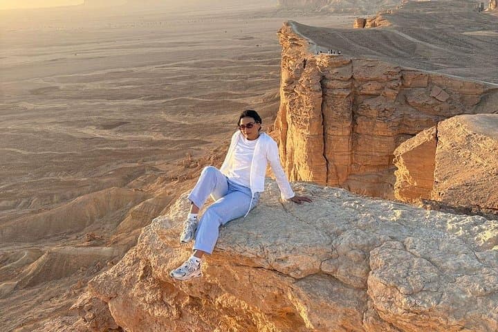 Sunset at the Edge of the World: Riyadh's Jebel Fihrayn Hike photo 1