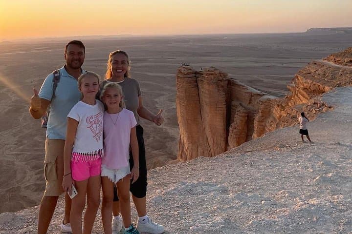 Sunset at the Edge of the World: Riyadh's Jebel Fihrayn Hike photo 2