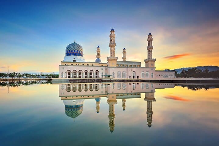Kota Kinabalu 7-Stop City Tour: Food, Culture & Landmarks with Local Guide