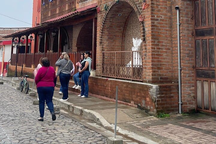 5-Day Authentic El Salvador Tour: Volcanoes, Maya Ruins & Colonial Suchitoto photo 3