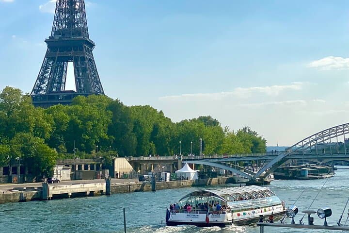Eiffel Tower Summit and Seine River Discovery: Private Paris Panorama & Cruise