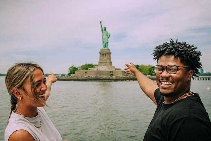 NYC Iconic Landmarks Harbor Cruise — 75-Minute Skyline & Statue of Liberty Views photo 3
