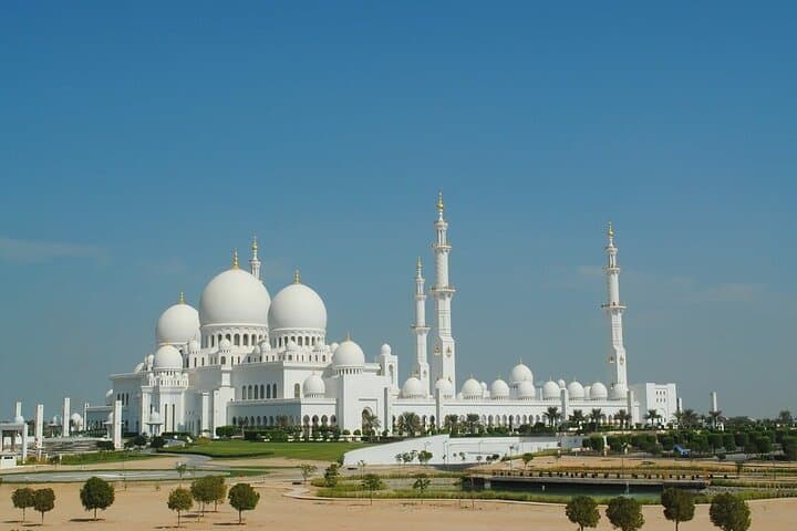 Abu Dhabi Half-Day Private City Tour: Sheikh Zayed, Corniche & Heritage