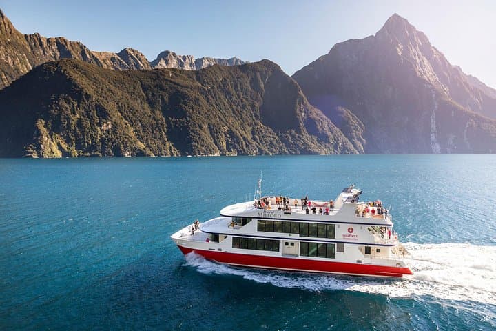 Milford Sound Cruise and Milford Track Day Walk from Te Anau photo 3