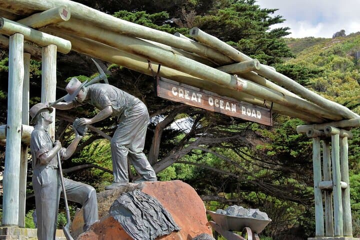 Great Ocean Road Private Tour: Twelve Apostles & Gibson Steps Day Trip photo 2
