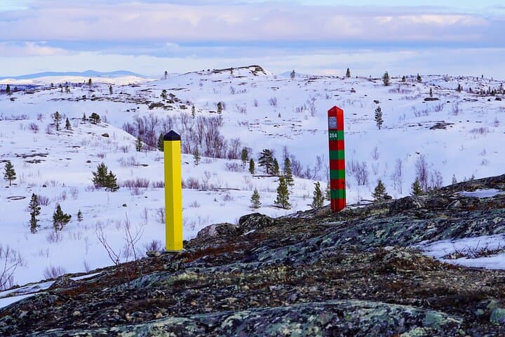 Edge of Russia: Snowshoe Hike to the Norwegian-Russian Border from Kirkenes
