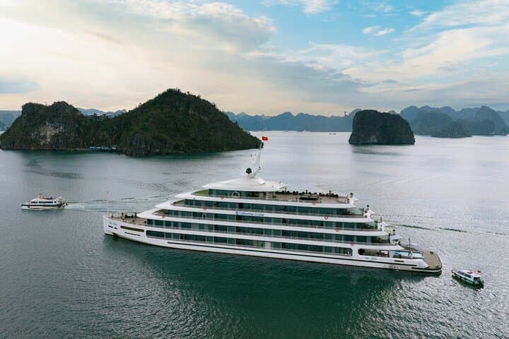 Luxury 2D1N Halong Bay Superyacht Cruise with Pool and Activities photo 4