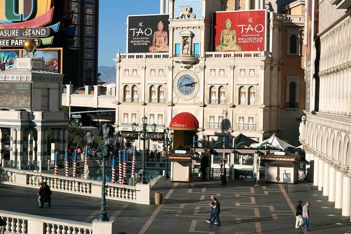 Las Vegas Murder Mystery: Outdoor Detective Escape Game on Downtown Streets photo 4