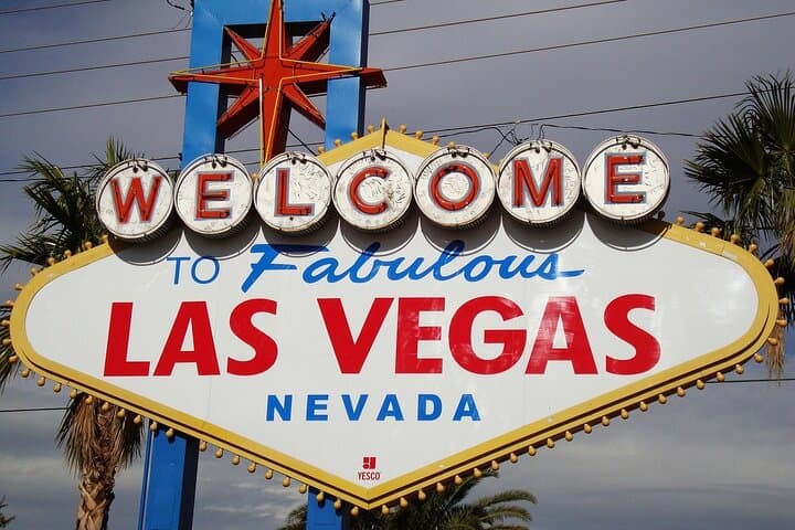 Las Vegas Murder Mystery: Outdoor Detective Escape Game on Downtown Streets