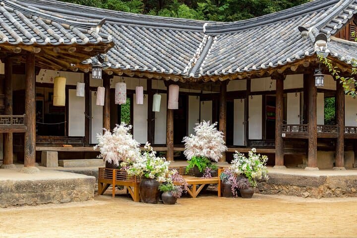 Private Guided Tour of Suwon's Hwaseong Fortress and Folk Village (Optional Incheon Layover) photo 5