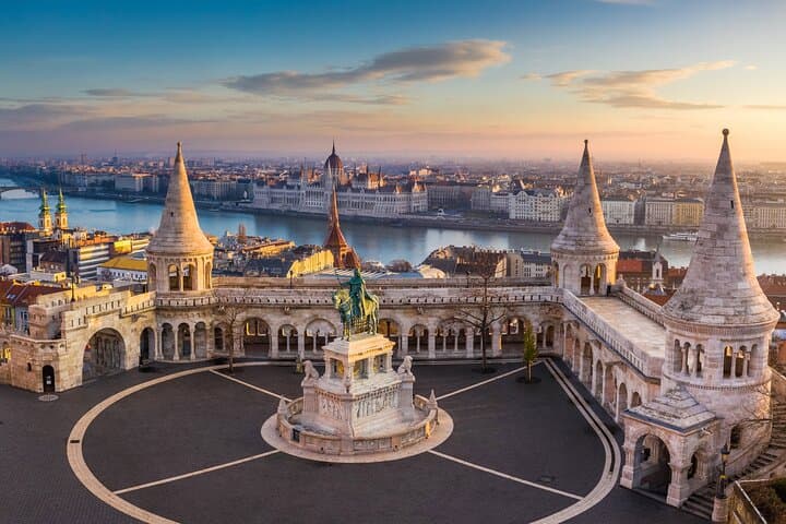 Prague to Budapest Private Car Transfer with Two-Hour Sightseeing Stop