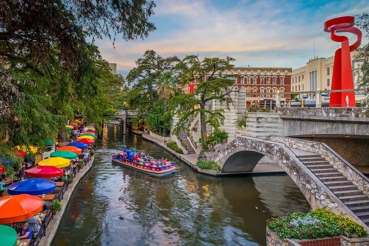 San Antonio Downtown Highlights: Private Guided Walking Tour of the Alamo & River Walk photo 3