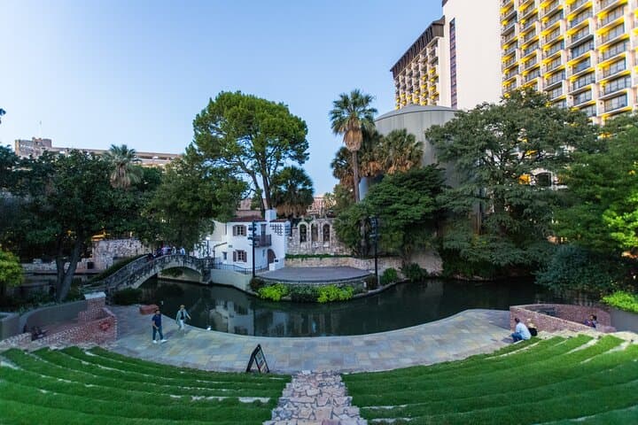 San Antonio Downtown Highlights: Private Guided Walking Tour of the Alamo & River Walk photo 4