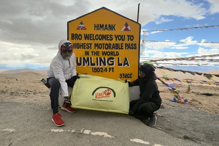 Conquer Umling La: 10-Day High-Altitude Cycling Expedition in Ladakh photo 6