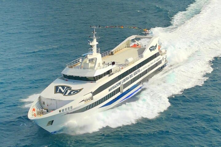 Scenic Fast Ferry Transfer Between Amalfi and Capri — 60-Minute Crossing