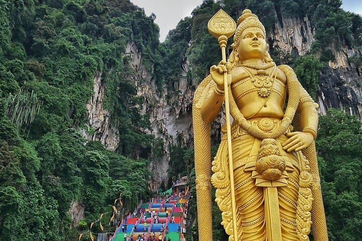 Batu Caves Sari and Batik Experience — Temple Tour, Sari Try-On & Workshop photo 2