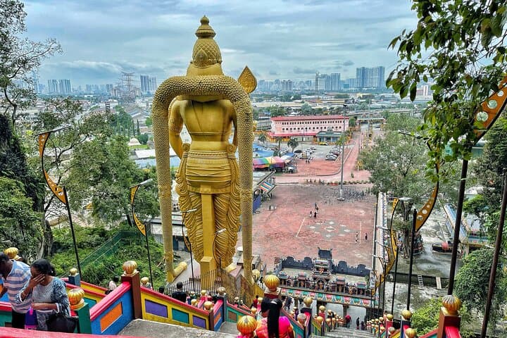 Batu Caves Sari and Batik Experience — Temple Tour, Sari Try-On & Workshop photo 3