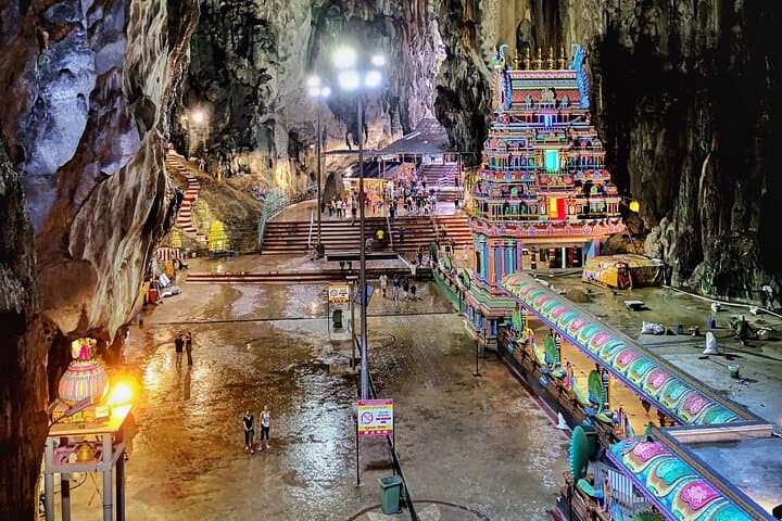 Batu Caves Sari and Batik Experience — Temple Tour, Sari Try-On & Workshop photo 5