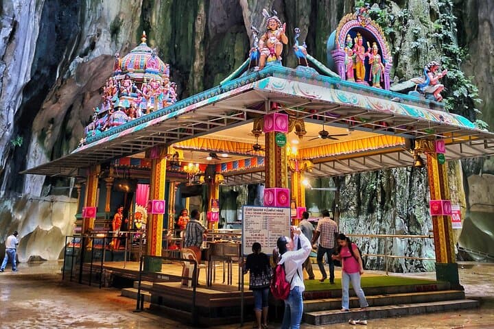 Batu Caves Sari and Batik Experience — Temple Tour, Sari Try-On & Workshop photo 6