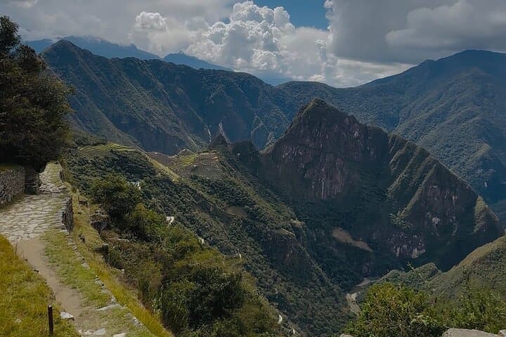 Short Inca Trail & Sun Gate: 2-Day Machu Picchu Trek Guide photo 4