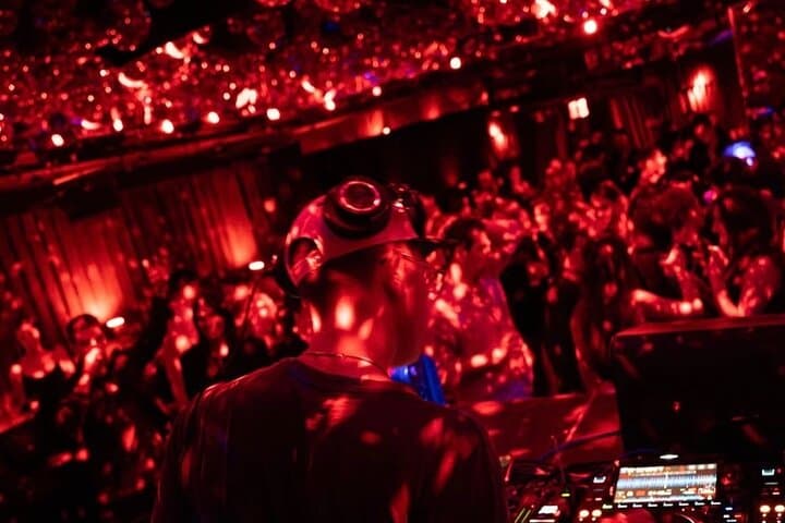 VIP Saturday Night in NYC: Lower East Side Club Entry & Host-Led Night Out photo 2