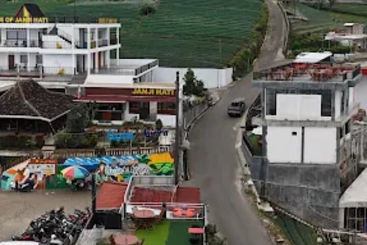 Nepal van Java & Candi Selogriyo: Mountain Village Walk and Rice-Field Trek in Magelang photo 6