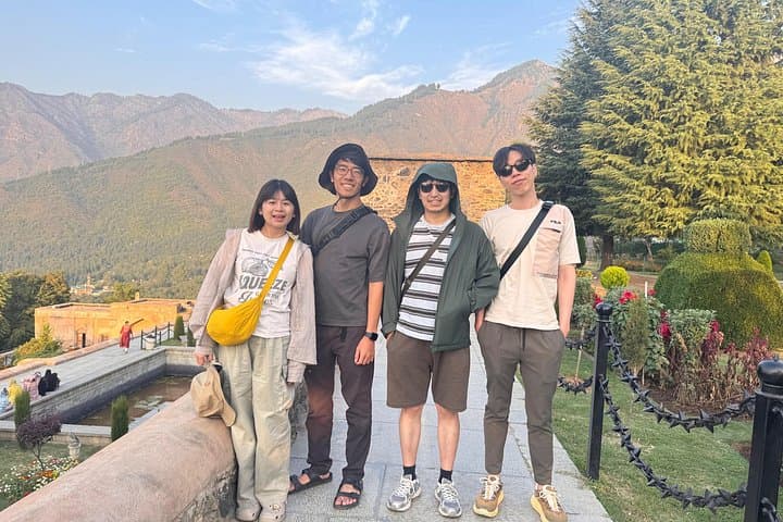 Srinagar Cycling Day Tour: Mughal Gardens, Dal Lake & Zabarwan Hills photo 2
