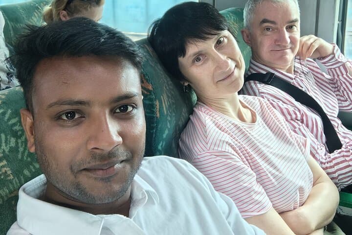 Delhi to Varanasi Overnight: Ganga Aarti, Sunset Boat Ride & Banarasi Silk photo 2