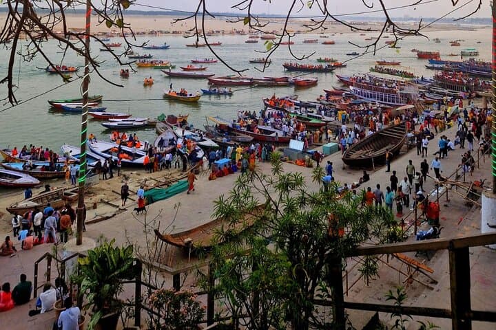 Delhi to Varanasi Overnight: Ganga Aarti, Sunset Boat Ride & Banarasi Silk