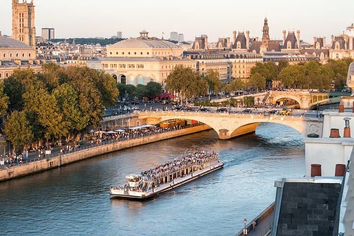 Seine Sightseeing: Bateaux Mouches 1‑Hour Cruise Past the Eiffel Tower