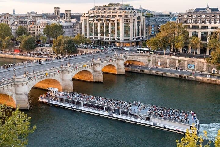 Seine Sightseeing: Bateaux Mouches 1‑Hour Cruise Past the Eiffel Tower photo 4