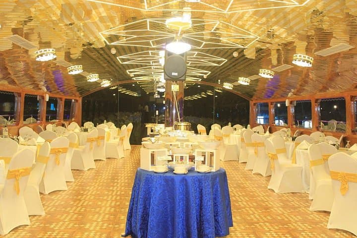 Dubai Deira Creek Luxury Yacht Dinner Cruise — 2-Hour Evening with Live Shows photo 3