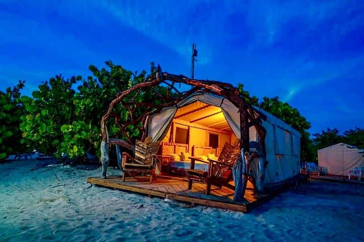 Bay of Eagles Glamping — Premium All‑Inclusive Bahía de las Águilas Escape photo 1