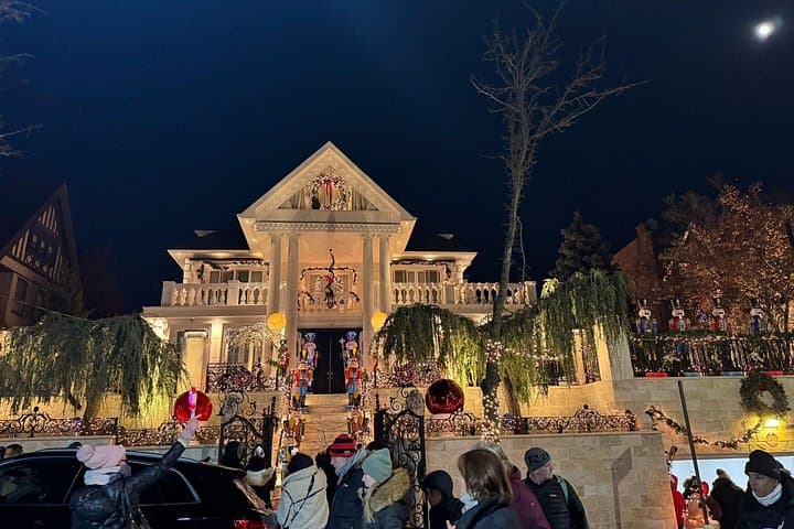 Dyker Heights Christmas Lights Tour: Brooklyn Holiday Walk and Manhattan Skyline Views photo 1