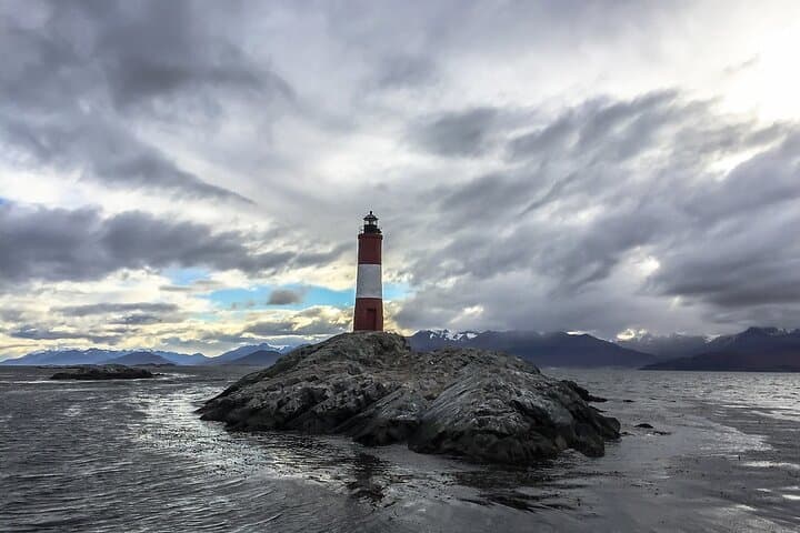 Beagle Channel Penguin Cruise from Ushuaia — Full-Day Boat Tour to Martillo Island photo 4