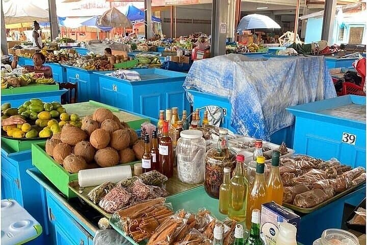 Castries Historical Walking Tour: 1-Hour Cultural Walk with Coconut Refreshment photo 3