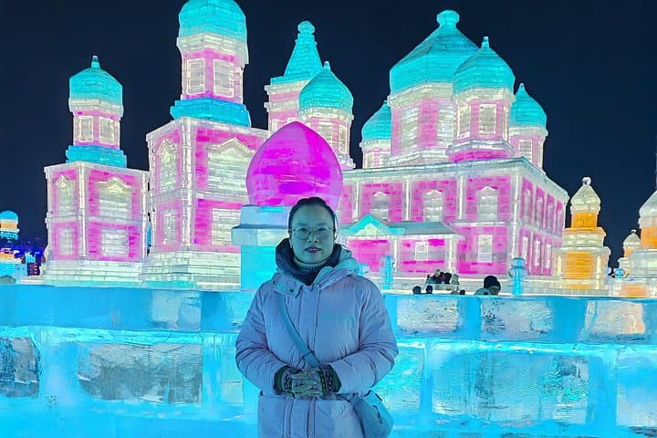 VIP Harbin Ice and Snow World Private Day Tour — Skip-the-Line Ice Festival Experience photo 3