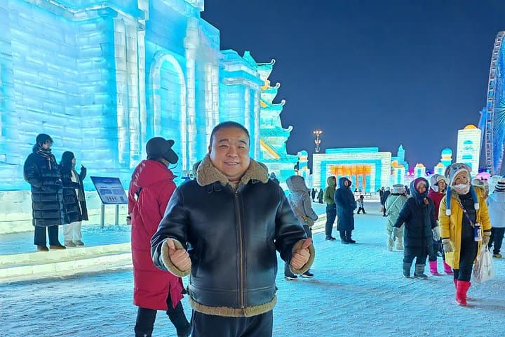 VIP Harbin Ice and Snow World Private Day Tour — Skip-the-Line Ice Festival Experience photo 4