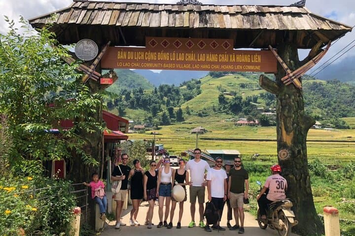 Full-Day Sapa Trek: Y Linh Ho & Lao Chai Rice Terrace Trek with Local Guide
