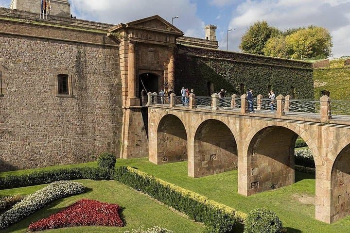 Montjuic Castle to La Rambla: Old Town Walking Tour with Scenic Cable Car photo 1