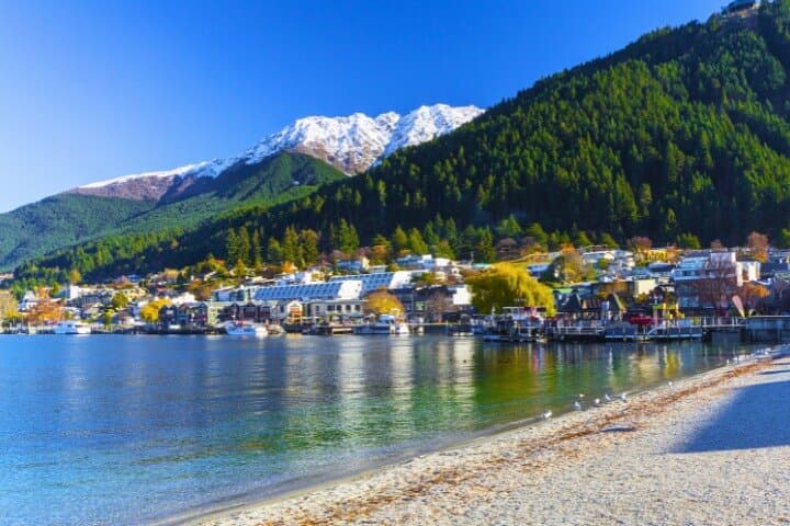 Queenstown Self-Guided Walking Tour — Lake Wakatipu, Gold Rush Trails & Local Eats