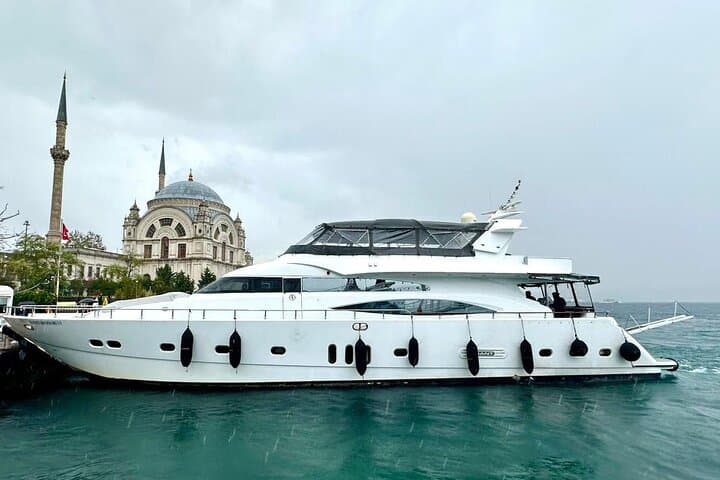 Luxury Bosphorus Yacht Cruise with Kanlica Stopover