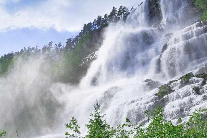 Flåm Railway, Nærøyfjord Cruise & Stegastein Viewpoint — Full-Day from Bergen photo 5