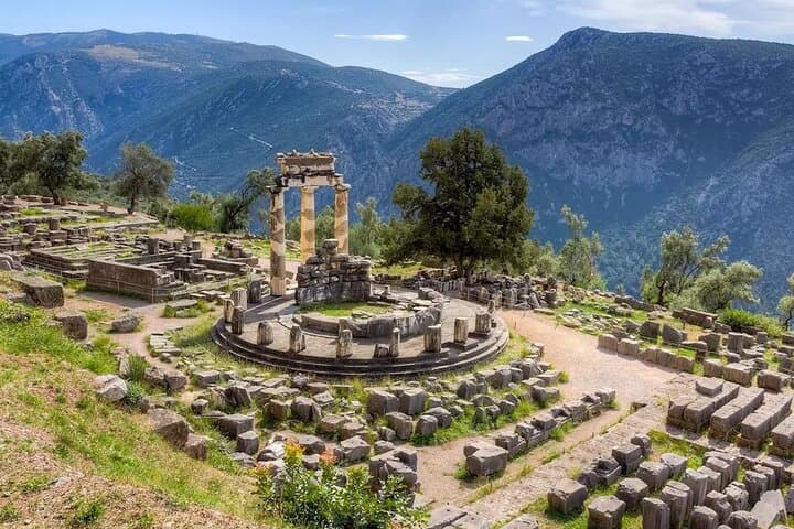 Private Delphi Day Tour: Delphi, Hosios Loukas & Thermopylae from Athens photo 3